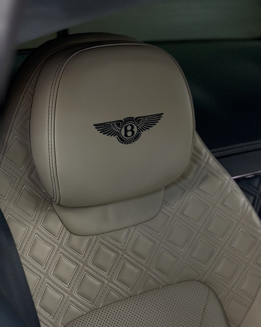 Client persoană fizică și Bentley Continental GT după Curățare și hidratare piele